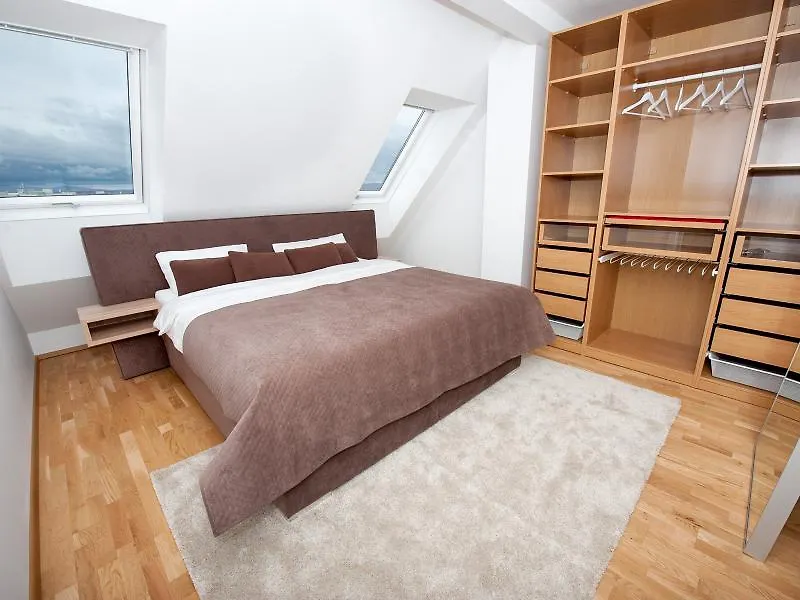 Sky9 Penthouse Apartment With City View Vienna